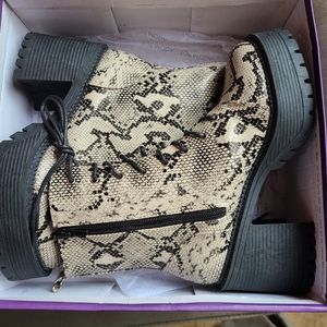 Miss lola boots size 7